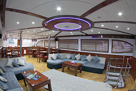 Салон кают-компании на яхте Asmaa