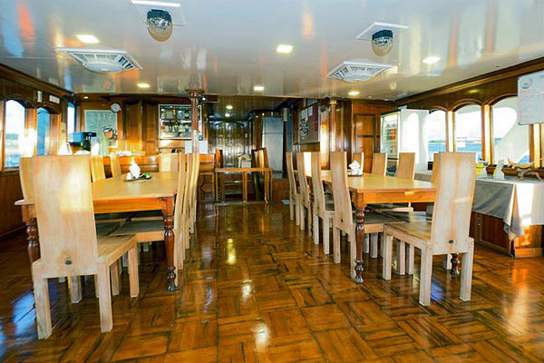 Яхта Eco Blue, обеденный зал