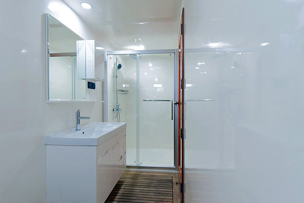 Ванная комната в каюте Standard на яхте Maldives Legend III