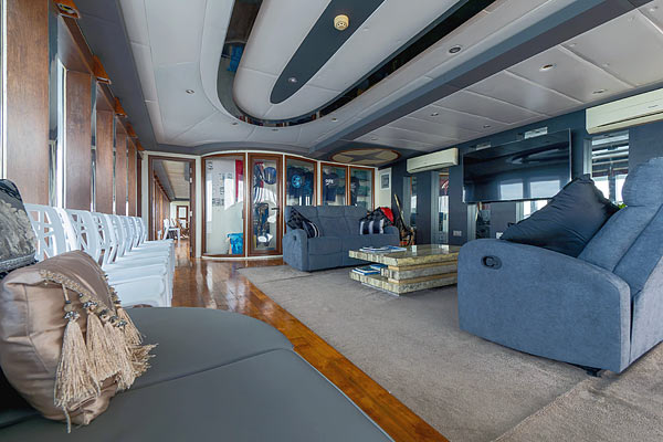 Салон на яхте Seafari Explorer 2